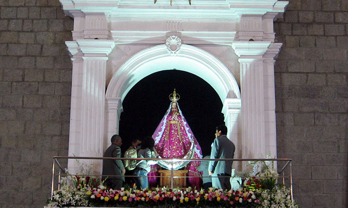 Trujillo-otuzco-virgen-dentro